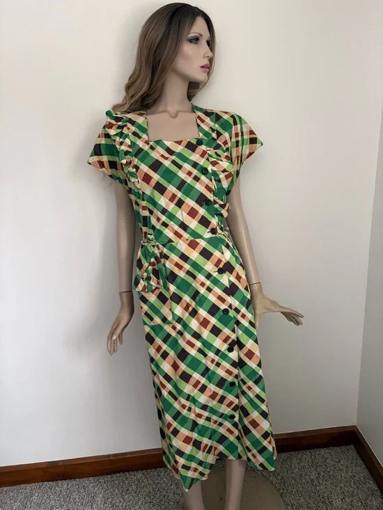 Smashing 1940s Vintage VOLUP Plus Size Cotton Day Dress - Picture 2 of 14